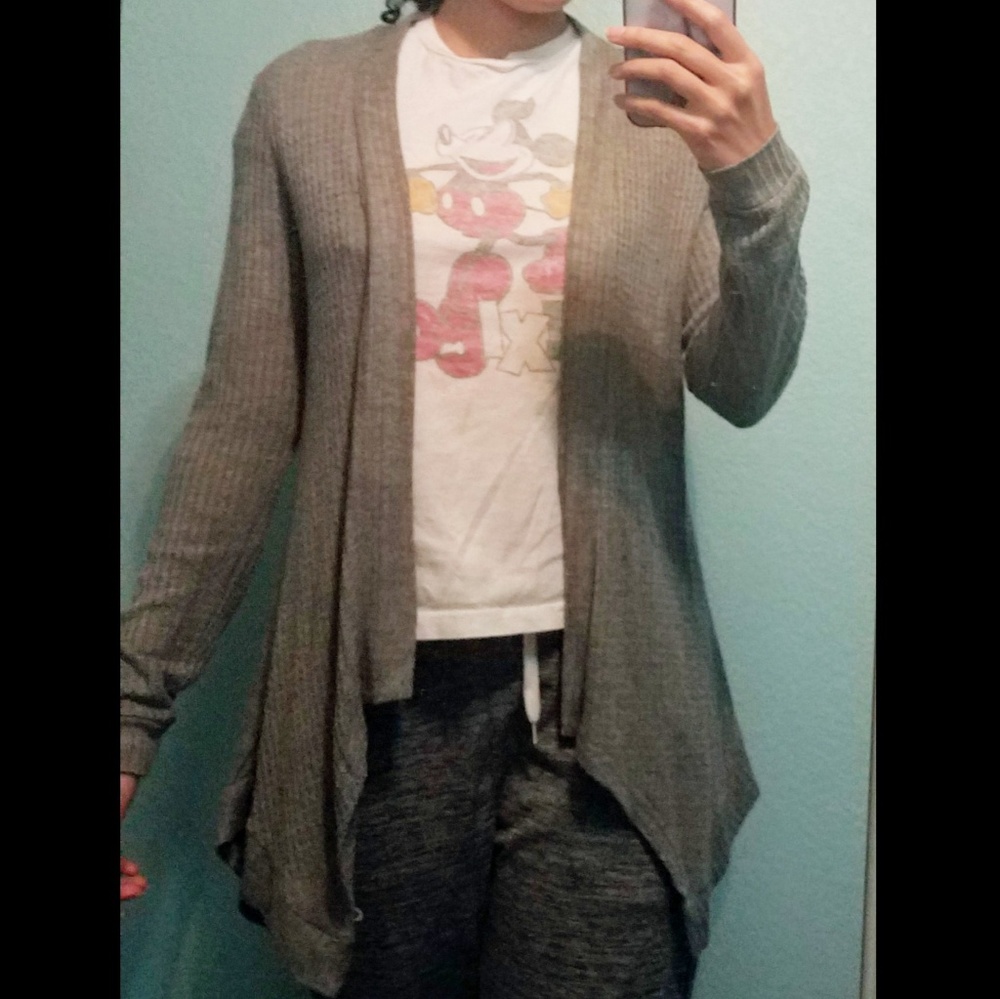Grey pointed cardigan